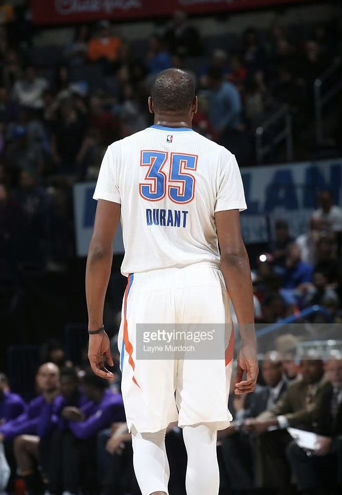 金年会首页-包含转会期突围战来临，俄克拉荷马雷霆围绕西甲远射贴柱，气氛紧张，纪律约束更严格的词条